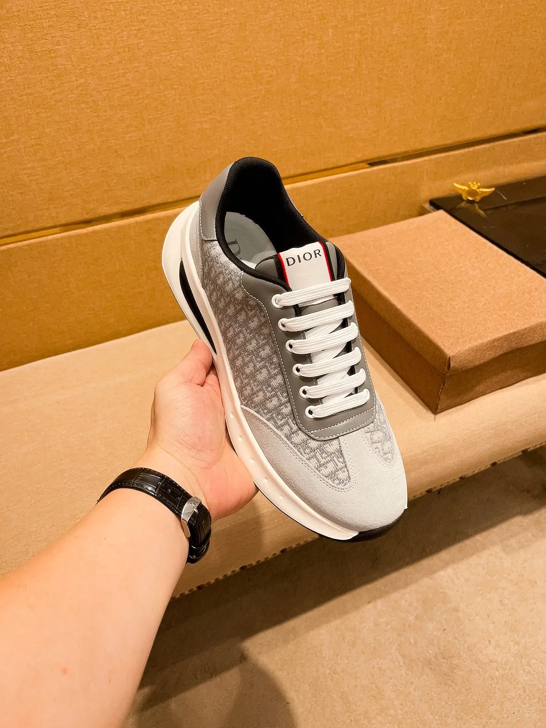 Men's shoes💰 440💰🔥 [Dior] Men's high-end brand of shoes official website 1:1 latest masterpiece: the upper is made of imported first-layer cowhide from Italy, comfortable and breathable lining ➕original non-slip and wear-resistant outsole🔥, making walking more convenient and comfortable! An exclusive new model, a stunning work, a beautiful 1:1 replica [color] compared to the official quality! Create a fashionable personality to set off your uniqueness! A must-have for trendy men! Classic 🔥Size: 39-44 Color: 🔥Multiple colors available